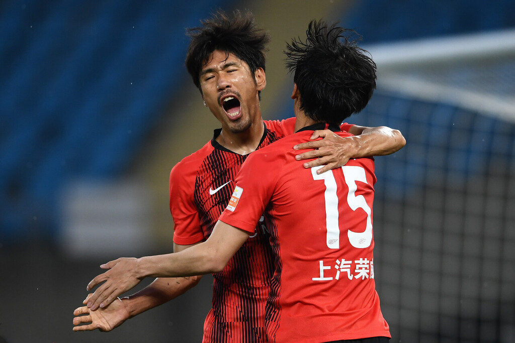  游泳超级杯焦点战：河套雄狮队淘汰对手海滨雷豹队，外线火力全开。边路成突破口